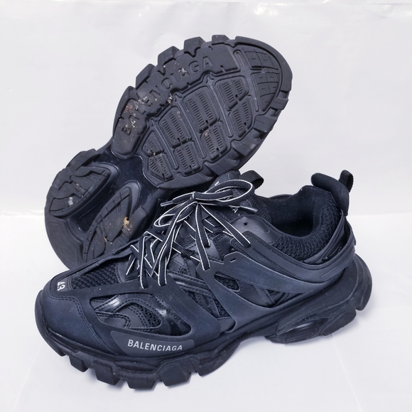 Balenciaga Men's Black Sneakers - Picture 4 of 11